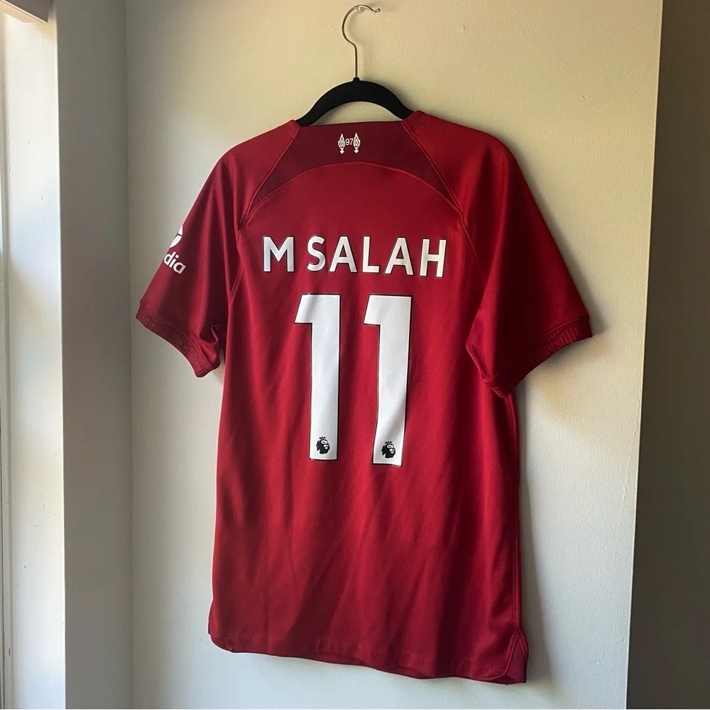 Liverpool FC 22/23 Mo Salah Home Kit - Picture 2 of 7